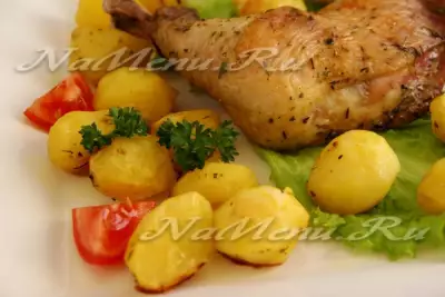 Курица с картошкой, запеченная в духовке