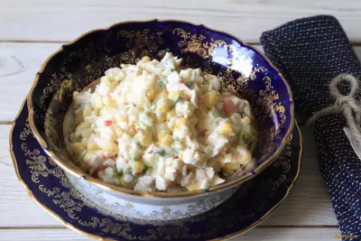 Крабовый салат с рисом и зеленым луком рецепт с фото