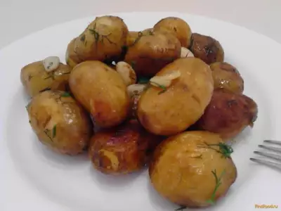 Молодой картофель с чесноком и укропом рецепт с фото