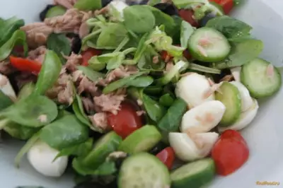 Легкий салат с тунцом рецепт с фото