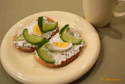 Румяные тосты с творожной начинкой и яйцом рецепт с фото
