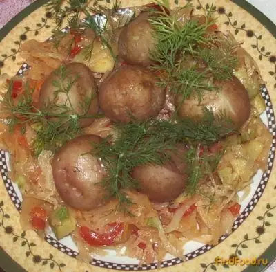 Тушеная капуста с молодым картофелем рецепт с фото