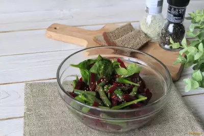Свекольный салат с зеленой фасолью рецепт с фото