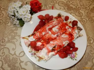Блины с ягодами в сметанном креме рецепт с фото