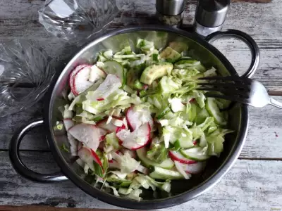 Овощной салат с авокадо рецепт с фото