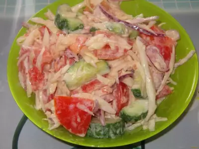 Овощной салат со сметаной и чесноком рецепт с фото