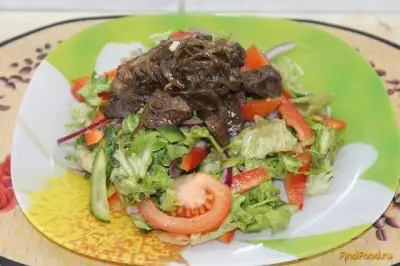 Салат с куриной печенью и свежими овощами рецепт с фото