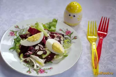 Свежий салат со свеклой и яйцом рецепт с фото