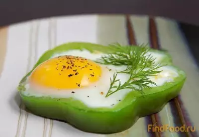 Яйца жаренные в кольцах болгарского перца рецепт с фото