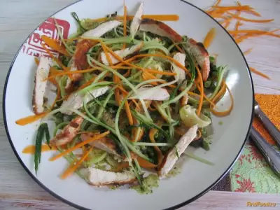 Теплый салат с вермишелью и курицей рецепт с фото