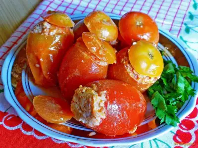 Фаршированные помидоры в соусе рецепт с фото