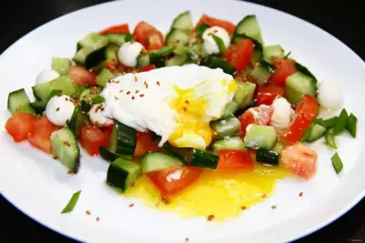 Салат с яйцом - пашот рецепт с фото