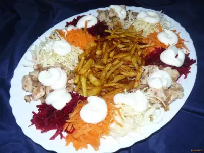 Овощной салат с курицей и картофелем фри рецепт с фото