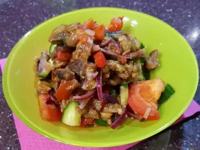 Теплый салат из баклажанов в мультиварке рецепт с фото
