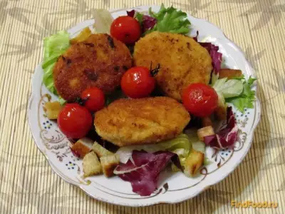 Куриные котлетки с помидорами черри и салатом рецепт с фото