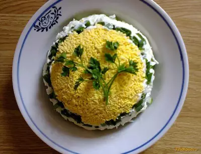 Яично-огуречный салат с зеленым луком рецепт с фото