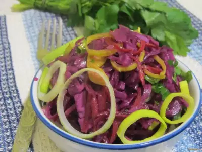 Салат из маринованной капусты рецепт с фото