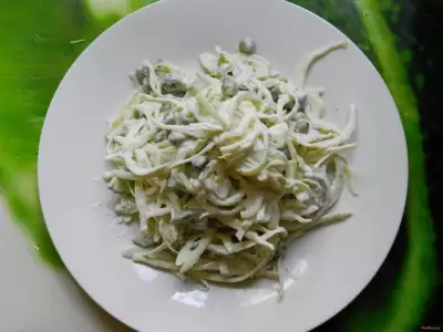 Капустный салат с зеленым горошком рецепт с фото фото