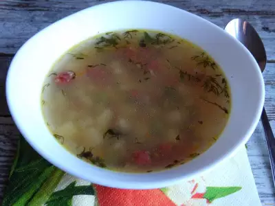 Суп с копченой колбасой и горошком рецепт с фото