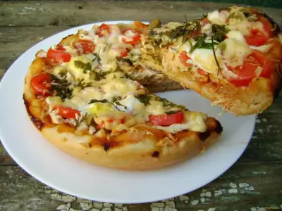 Пицца с курицей и перепелиными яйцами в мультиварке рецепт с фото