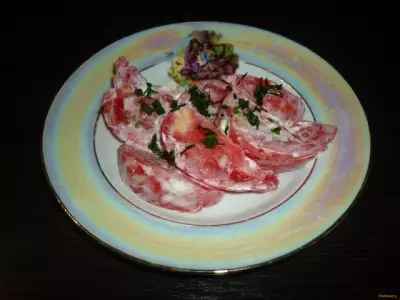 Салат из розовых помидор со сметаной рецепт с фото