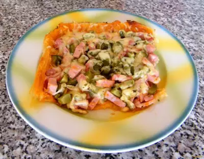Пицца из слоеного теста на скорую руку рецепт с фото