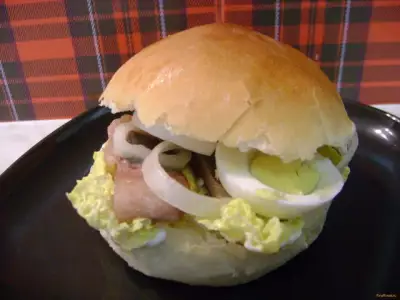 Домашний гамбургер с селедкой рецепт с фото