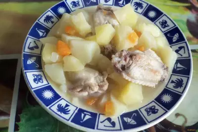 Тушеный картофель с куриными крылышками рецепт с фото