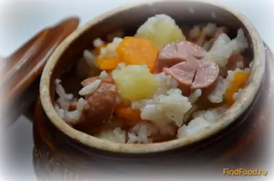 Картошка с рисом с сосисками в горшочке