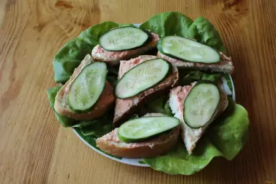 Бутерброды с огурцом и икрой рецепт с фото