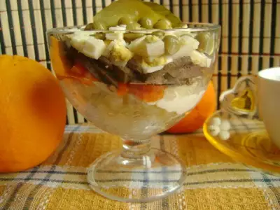 Печеночный салат-коктейль с горошком и яйцами рецепт с фото