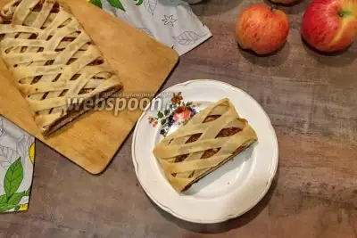 Слоёный пирог с творогом и яблоками фото