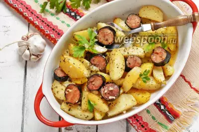 Картошка с колбасой в духовке
