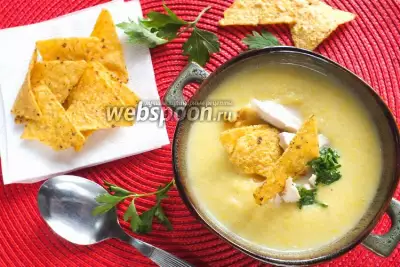 Мексиканский кукурузный суп с начос