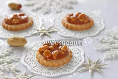 Печенье ореховое с карамелью