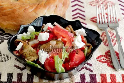 Овощной салат с баклажанами и брынзой