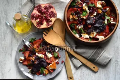 Салат с адыгейским сыром и помидорами фото