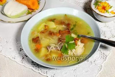 Грибной суп с лисичками и вермишелью