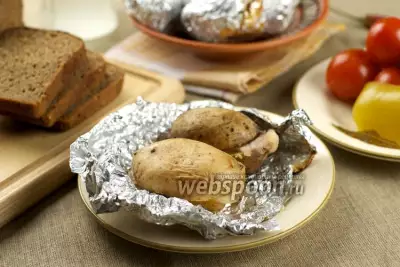 Картошка с салом запечённая в фольге