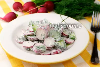 Салат с редисом и огурцами
