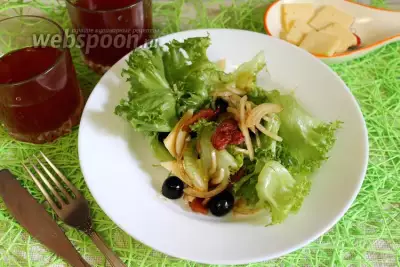 Салат с копчёной грудинкой и зеленью