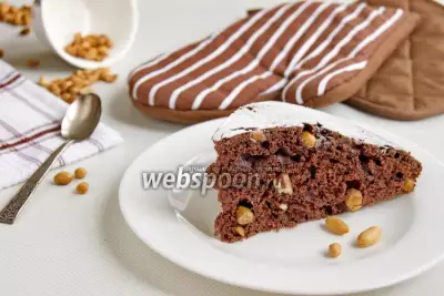 Шоколадный пирог с арахисом