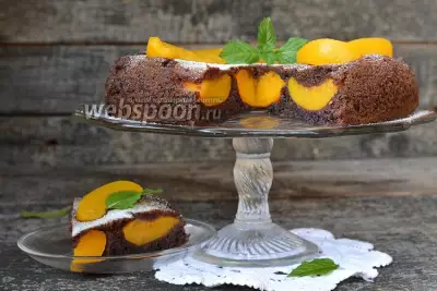 Шоколадный пирог с персиками в мультиварке