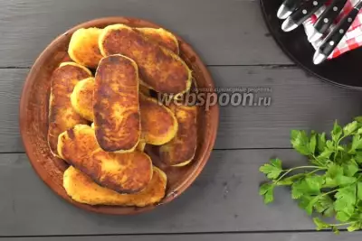 Постные картофельные зразы с грибами на сковороде. Видео-рецепт