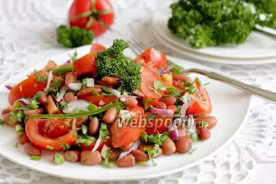 Салат с помидорами и фасолью