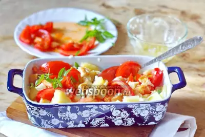 Салат с помидорами и гренками