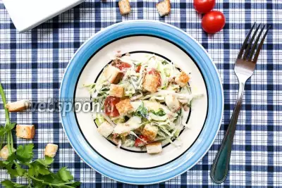 Салат с белокочанной капустой и тунцом