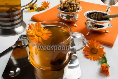 Имбирный чай с календулой и корицей