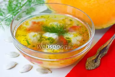 «Золотистый» суп с тыквой и фрикадельками