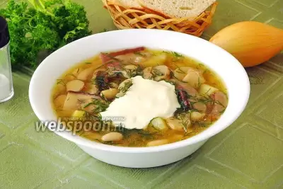 Суп с фасолью и боровиками